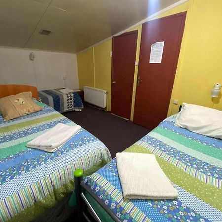 פורטו נטאלס Hostal Bernardita מראה חיצוני תמונה