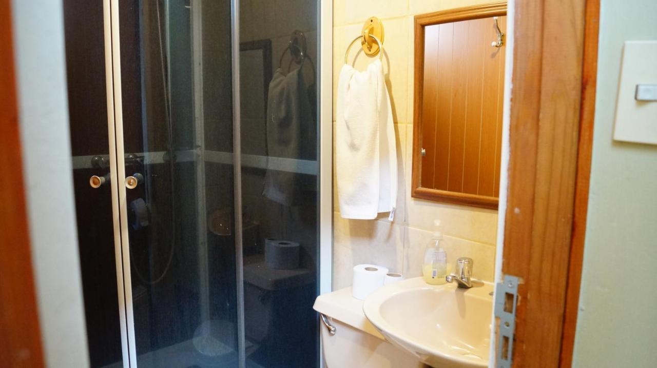 פורטו נטאלס Hostal Bernardita מראה חיצוני תמונה