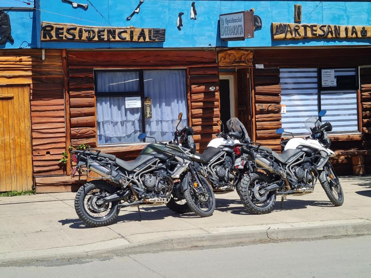פורטו נטאלס Hostal Bernardita מראה חיצוני תמונה