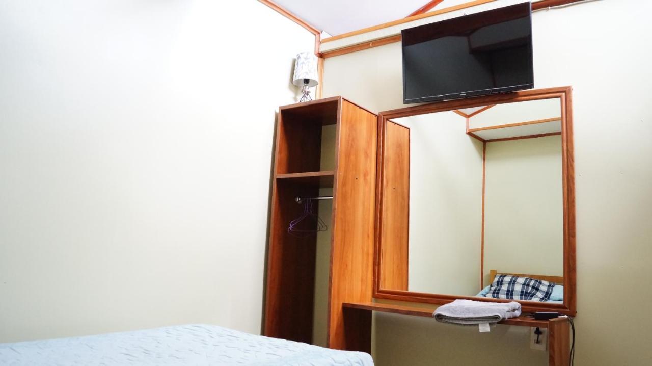 פורטו נטאלס Hostal Bernardita מראה חיצוני תמונה