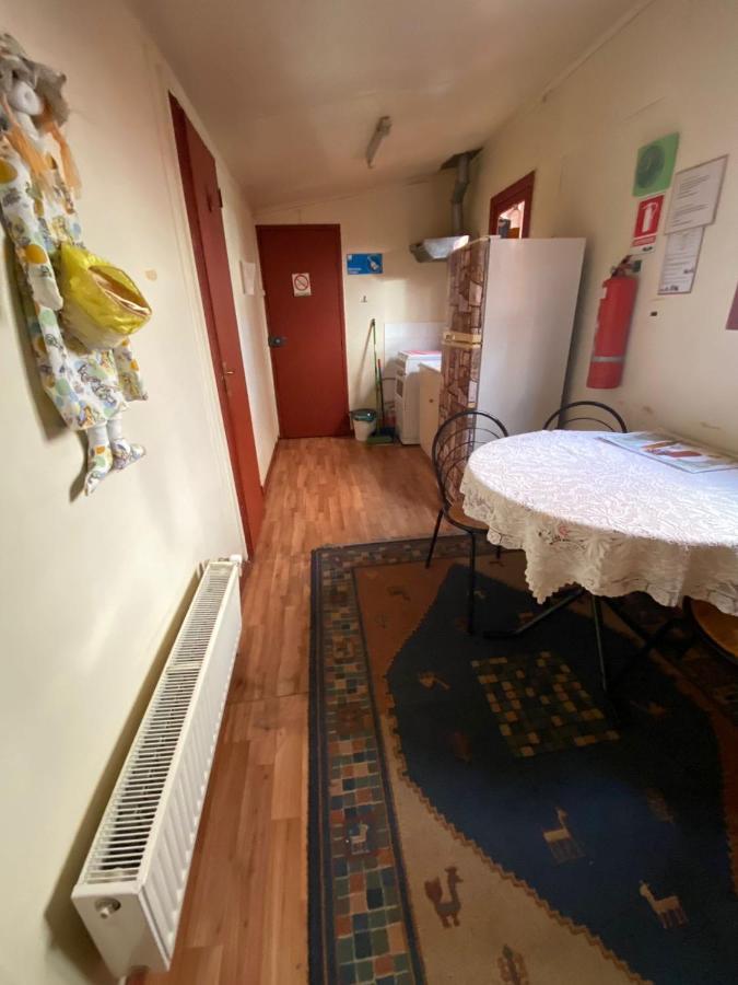 פורטו נטאלס Hostal Bernardita מראה חיצוני תמונה